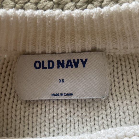 White sweater with fabric dots on the front, size XS - Picture 3 of 4